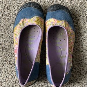 Keen slip on flats